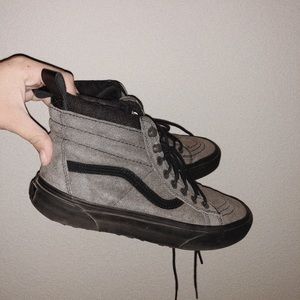 Unisex limited Vans!! So cute